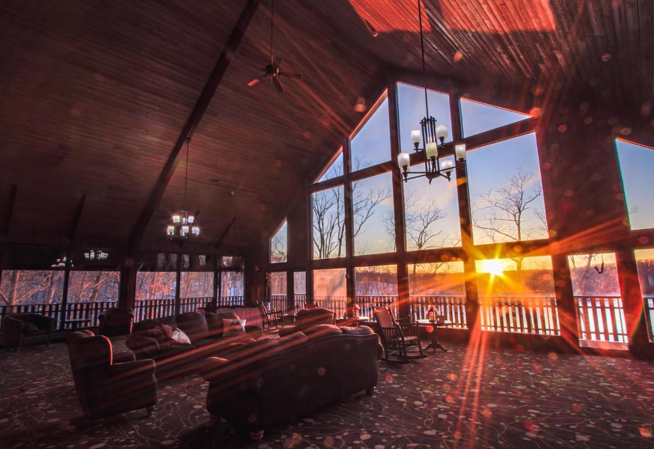 Burr Oak Lodge And Conference Center Glouster Екстериор снимка
