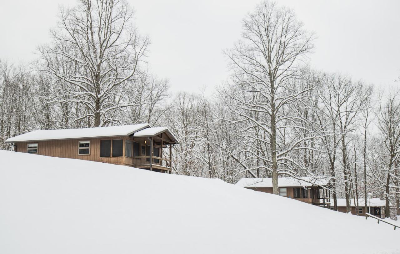 Burr Oak Lodge And Conference Center Glouster Екстериор снимка