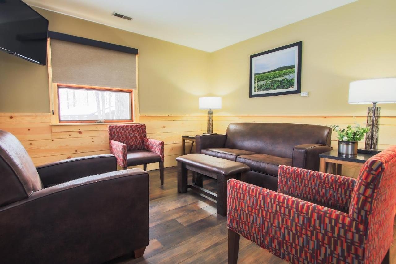 Burr Oak Lodge And Conference Center Glouster Екстериор снимка