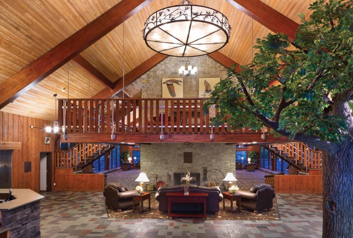 Burr Oak Lodge And Conference Center Glouster Екстериор снимка