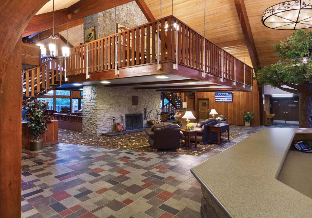 Burr Oak Lodge And Conference Center Glouster Екстериор снимка