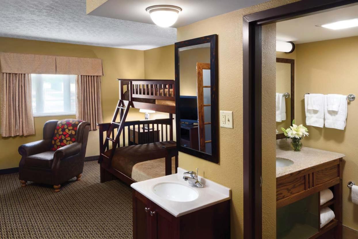 Burr Oak Lodge And Conference Center Glouster Екстериор снимка